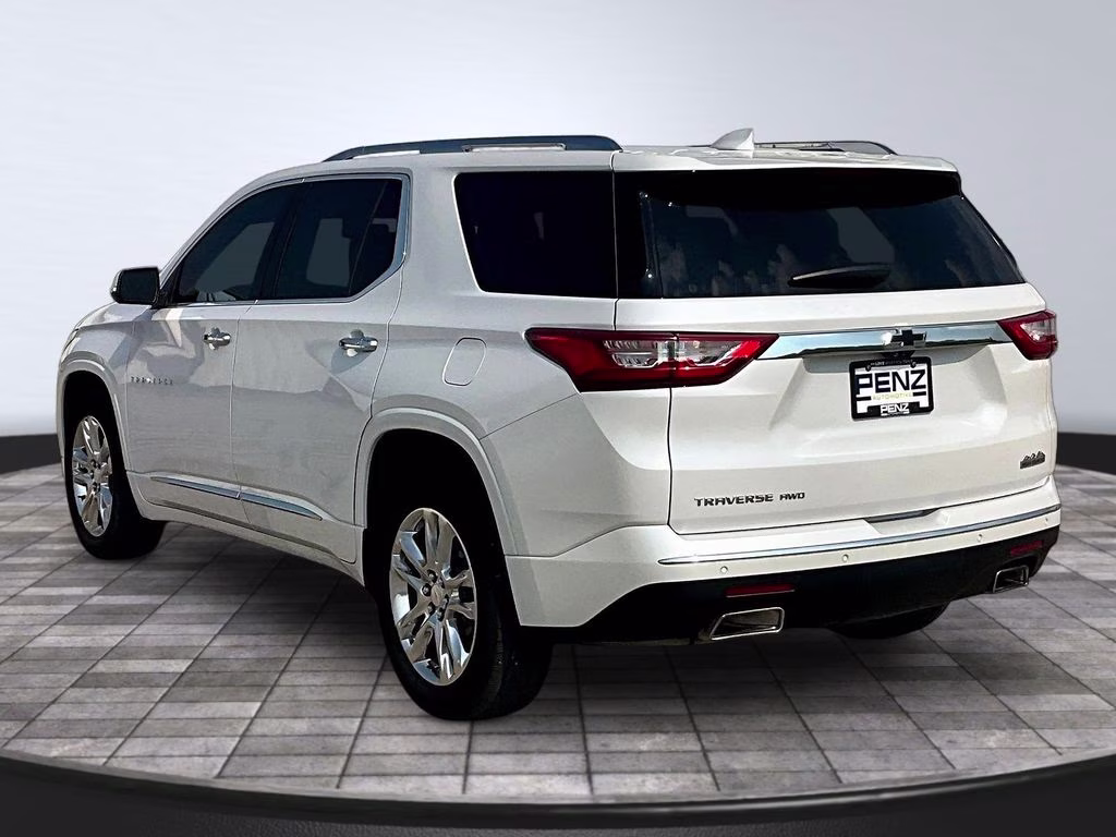 2021 Iridescent Pearl Tricoat Chevrolet Traverse High Country AWD SUV