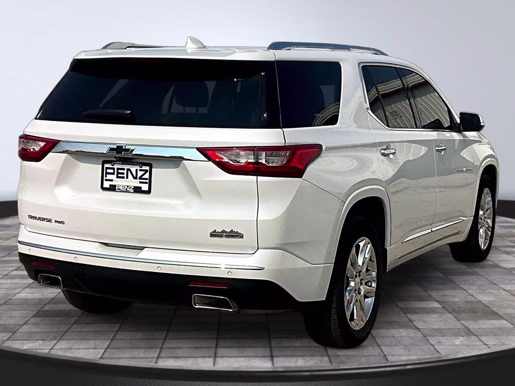 2021 Iridescent Pearl Tricoat Chevrolet Traverse High Country AWD SUV