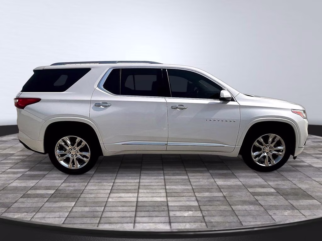 2021 Iridescent Pearl Tricoat Chevrolet Traverse High Country AWD SUV