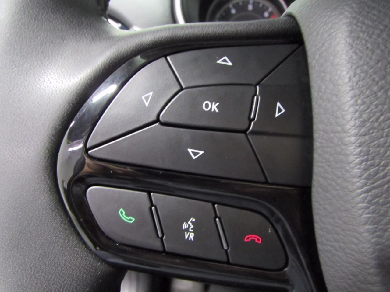 2023 Diamond Black Crystal Pearlcoat Jeep Cherokee 4WD Altitude Lux 4X4 SUV