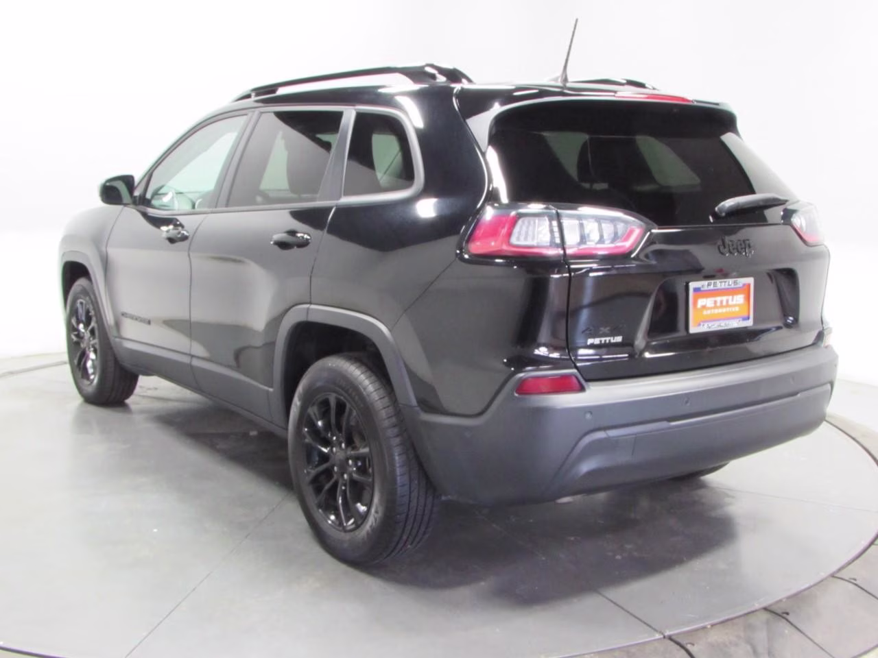 2023 Diamond Black Crystal Pearlcoat Jeep Cherokee 4WD Altitude Lux 4X4 SUV