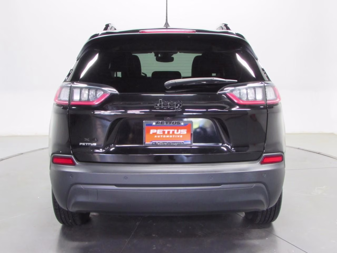 2023 Diamond Black Crystal Pearlcoat Jeep Cherokee 4WD Altitude Lux 4X4 SUV
