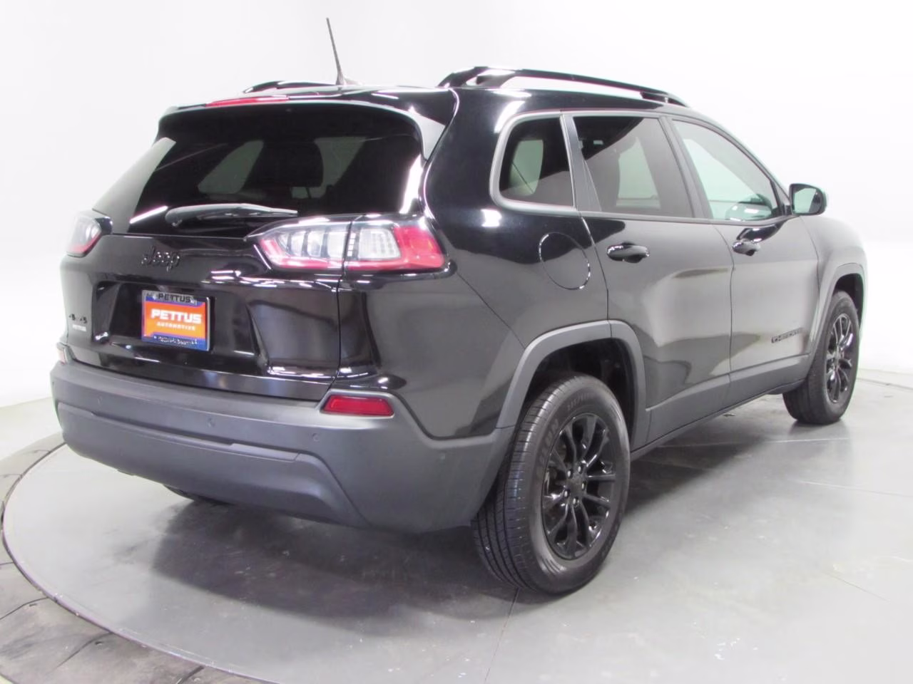 2023 Diamond Black Crystal Pearlcoat Jeep Cherokee 4WD Altitude Lux 4X4 SUV