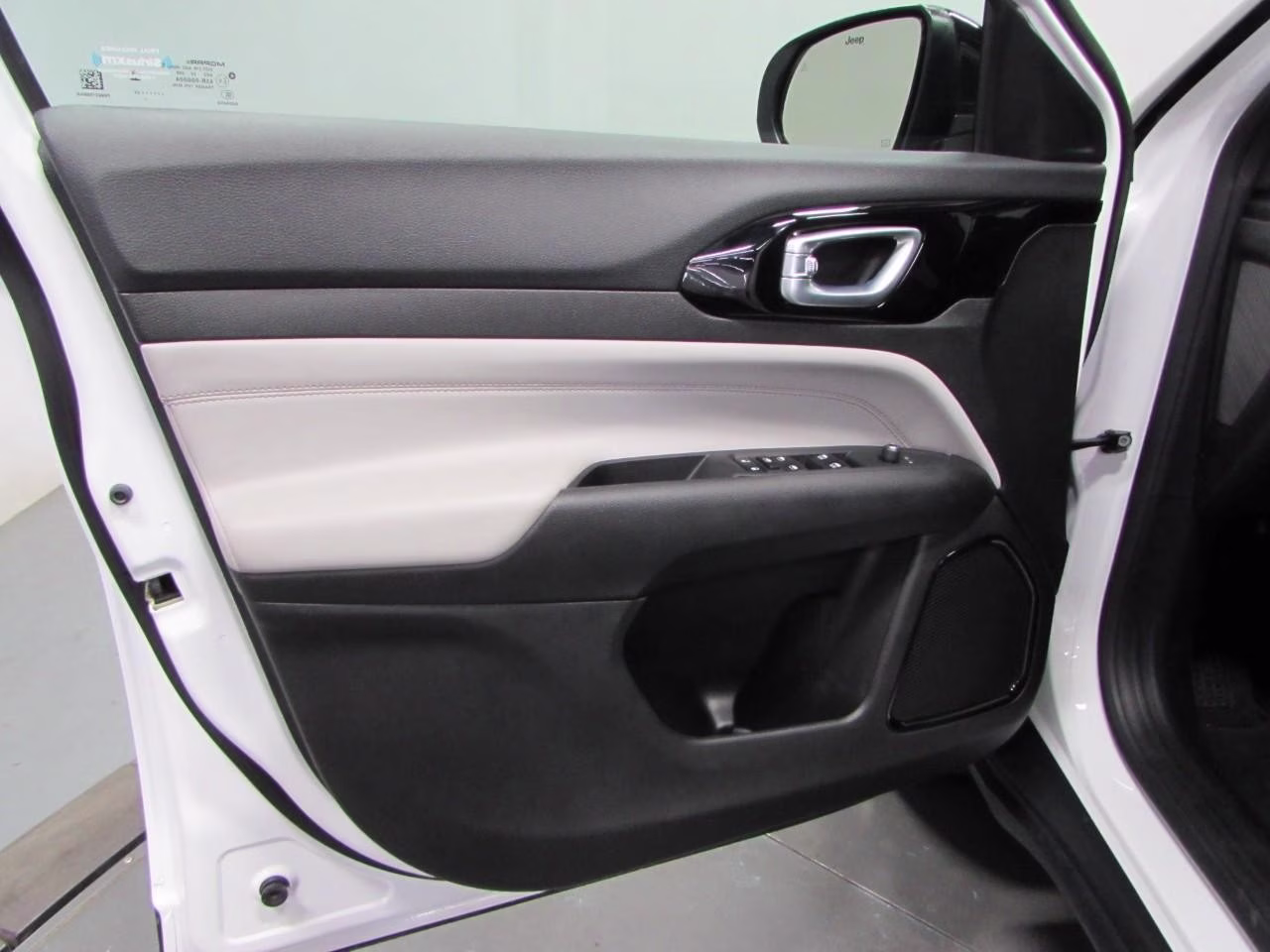 2023 Bright White Clearcoat Jeep Compass Limited 4X4 SUV