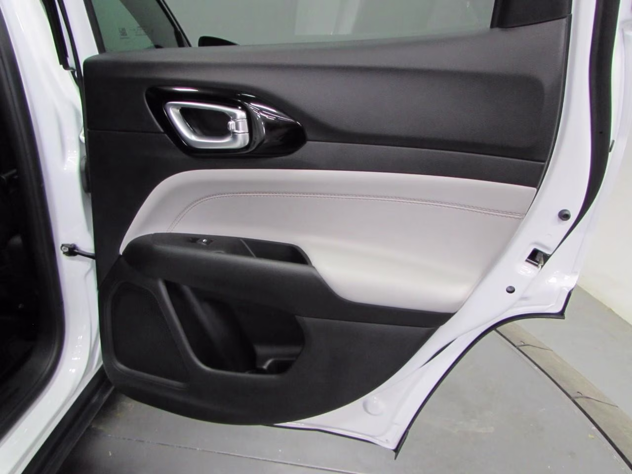 2023 Bright White Clearcoat Jeep Compass Limited 4X4 SUV