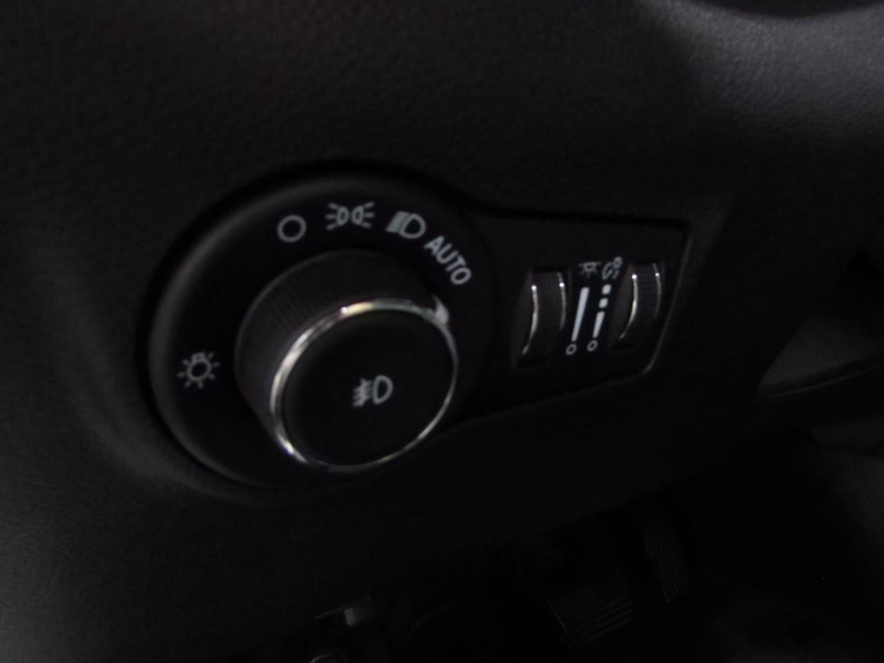 2023 Bright White Clearcoat Jeep Compass Limited 4X4 SUV