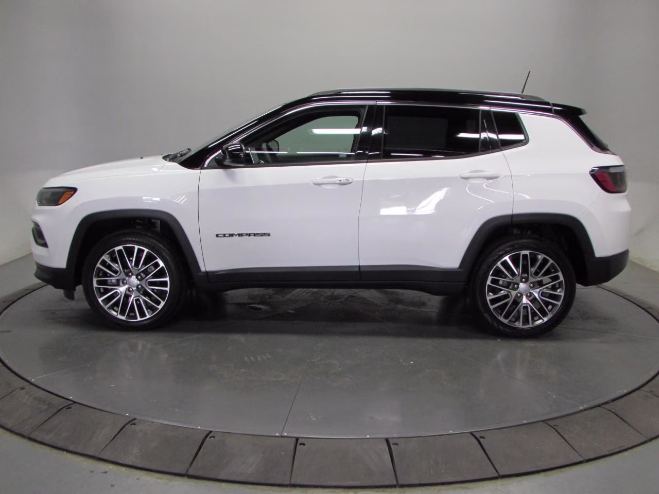 2023 Bright White Clearcoat Jeep Compass Limited 4X4 SUV