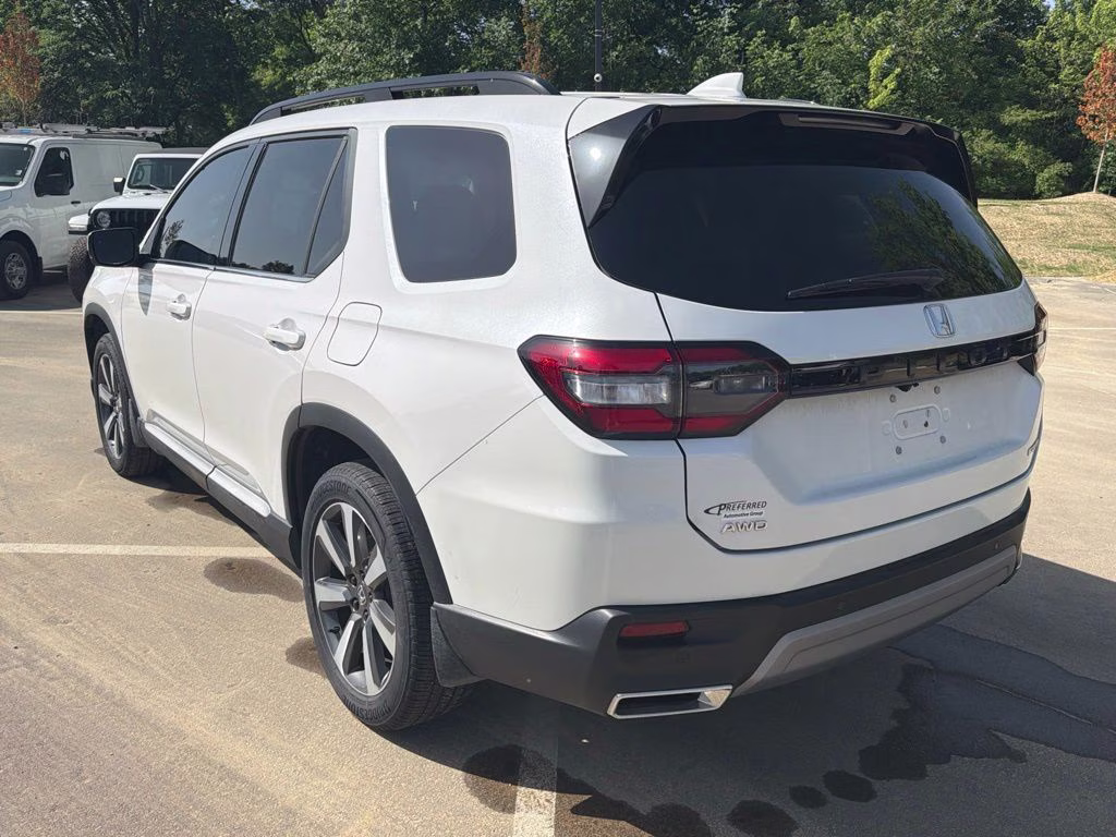 2024 Platinum White Pearl Honda Pilot Touring AWD SUV