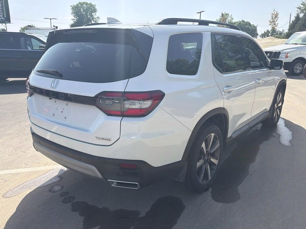 2024 Platinum White Pearl Honda Pilot Touring AWD SUV