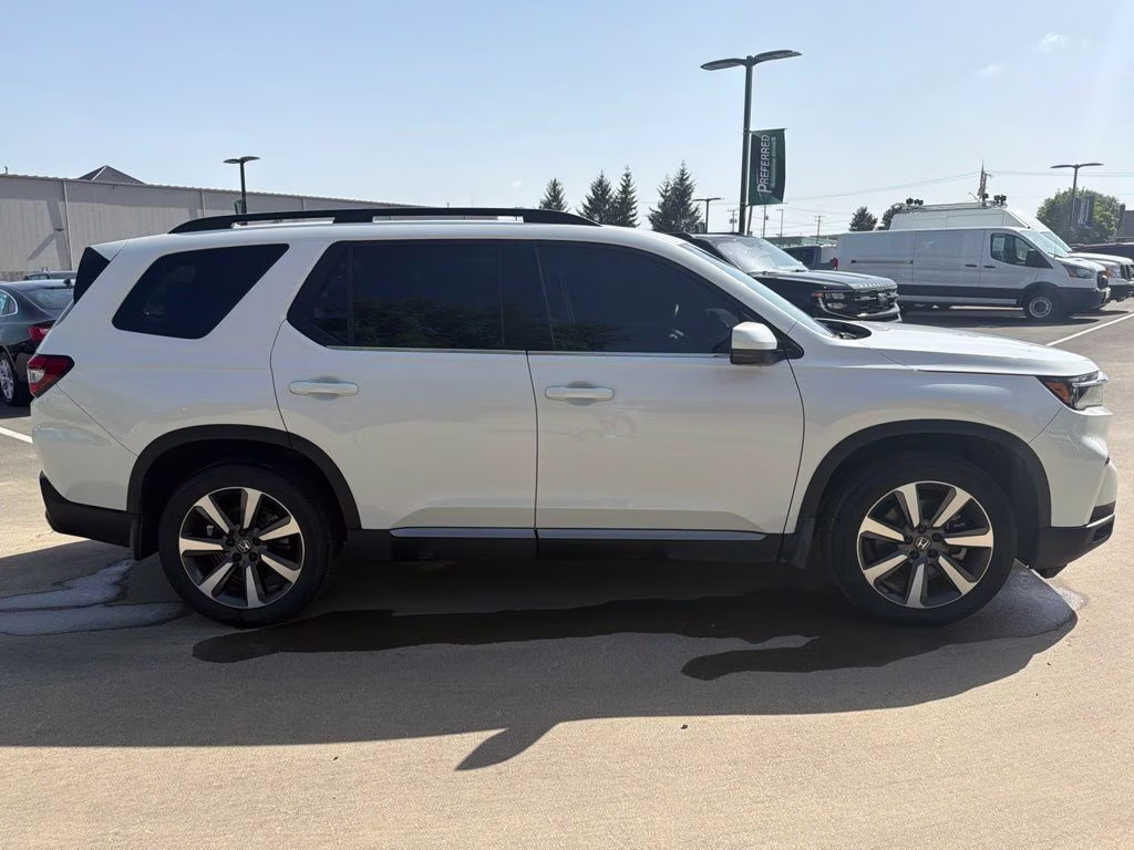 2024 Platinum White Pearl Honda Pilot Touring AWD SUV