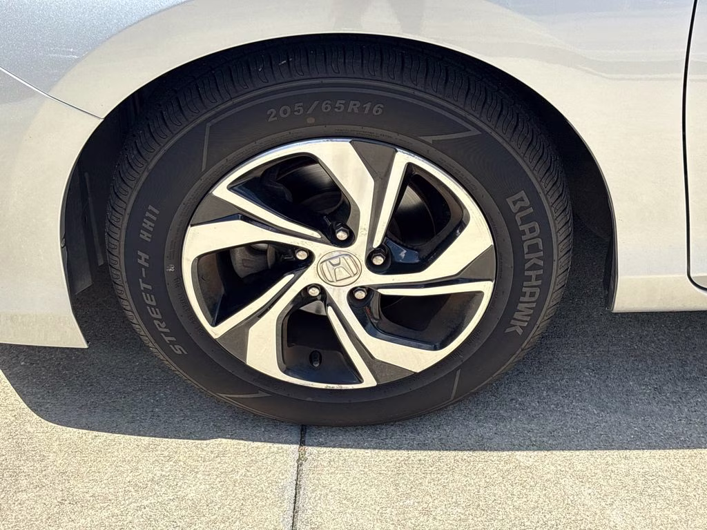2016 Lunar Silver Metallic Honda Accord LX FWD Sedan