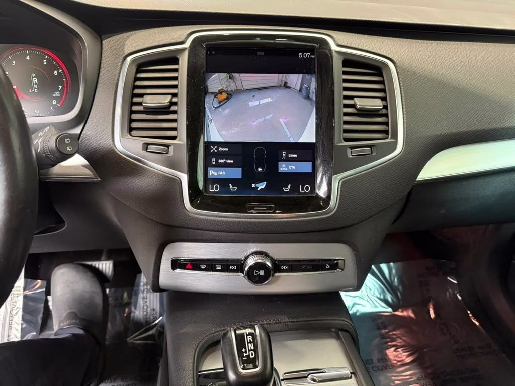 2017 Ice White Volvo XC90 T6 Momentum AWD SUV
