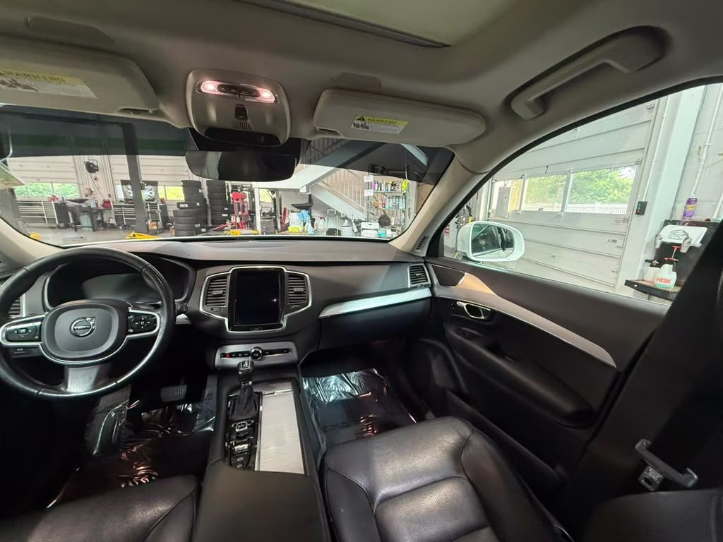 2017 Ice White Volvo XC90 T6 Momentum AWD SUV
