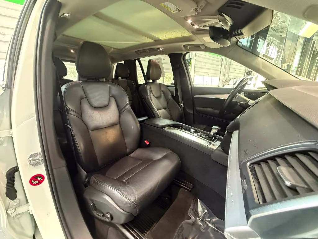 2017 Ice White Volvo XC90 T6 Momentum AWD SUV