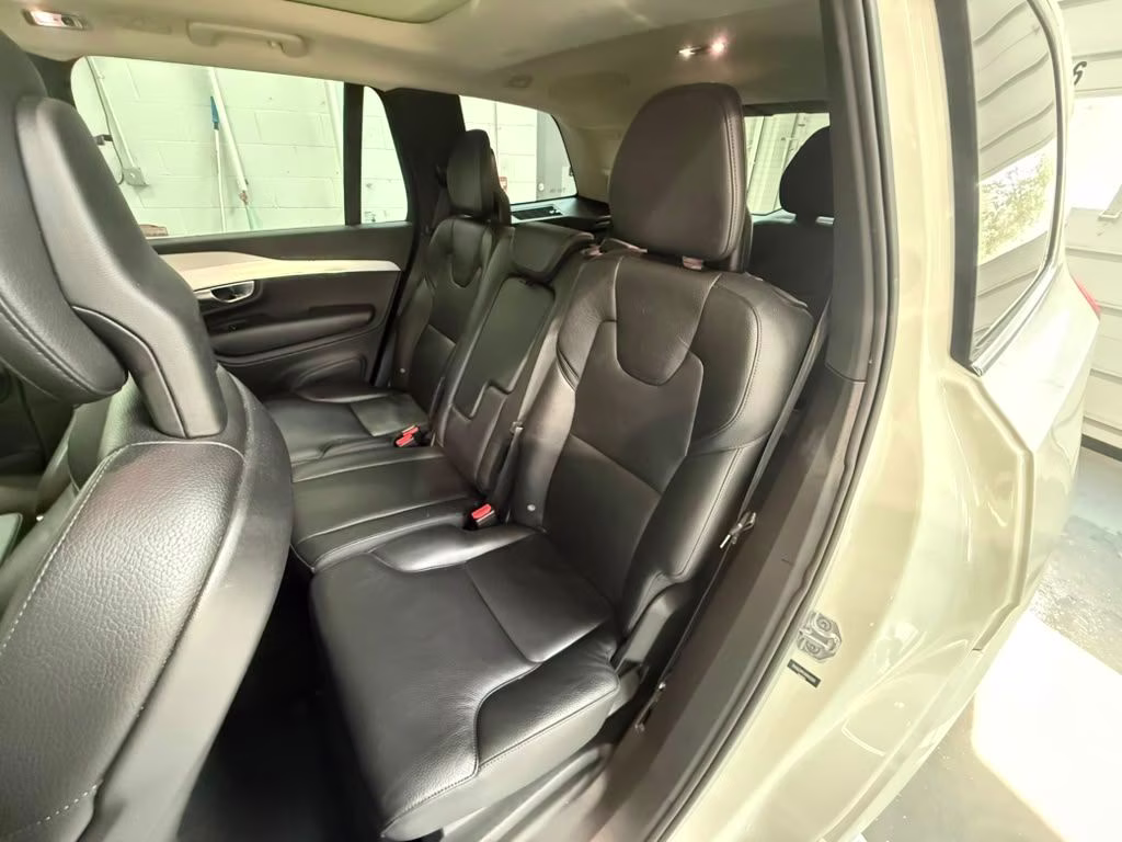 2017 Ice White Volvo XC90 T6 Momentum AWD SUV