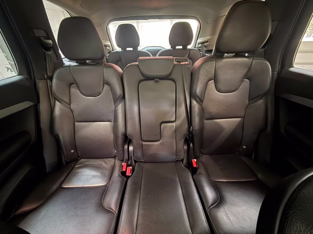2017 Ice White Volvo XC90 T6 Momentum AWD SUV