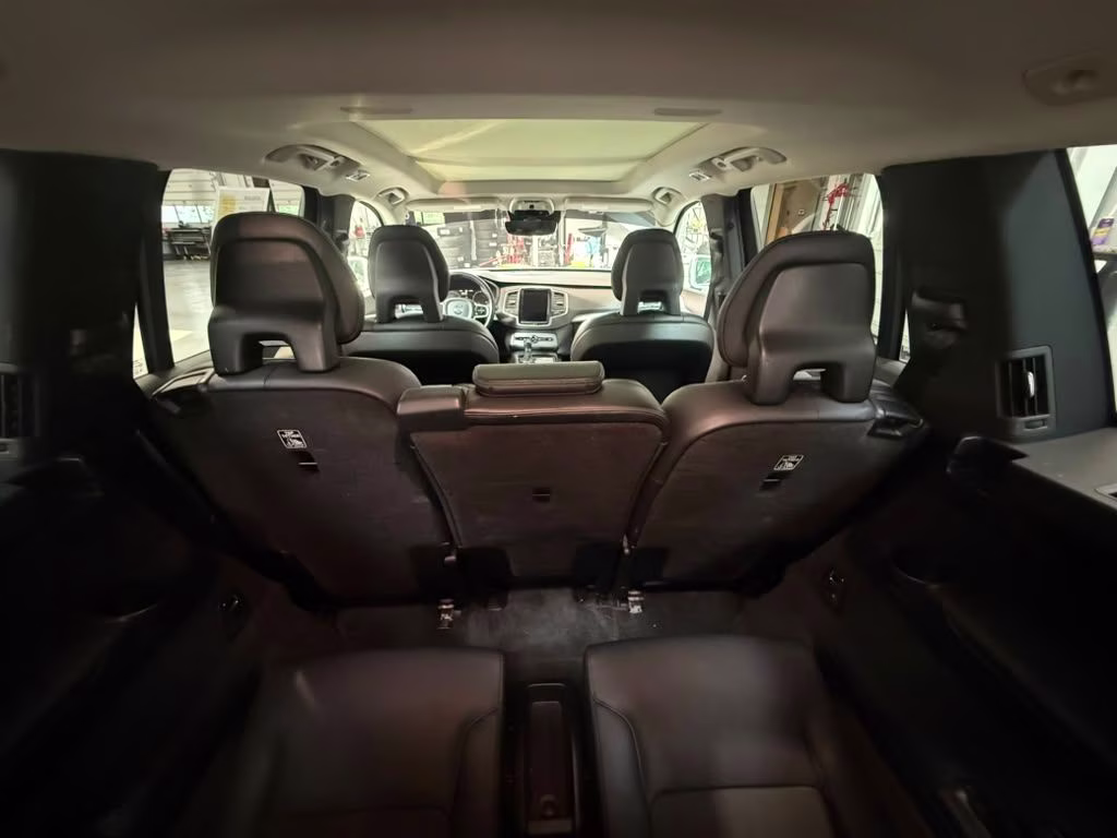 2017 Ice White Volvo XC90 T6 Momentum AWD SUV