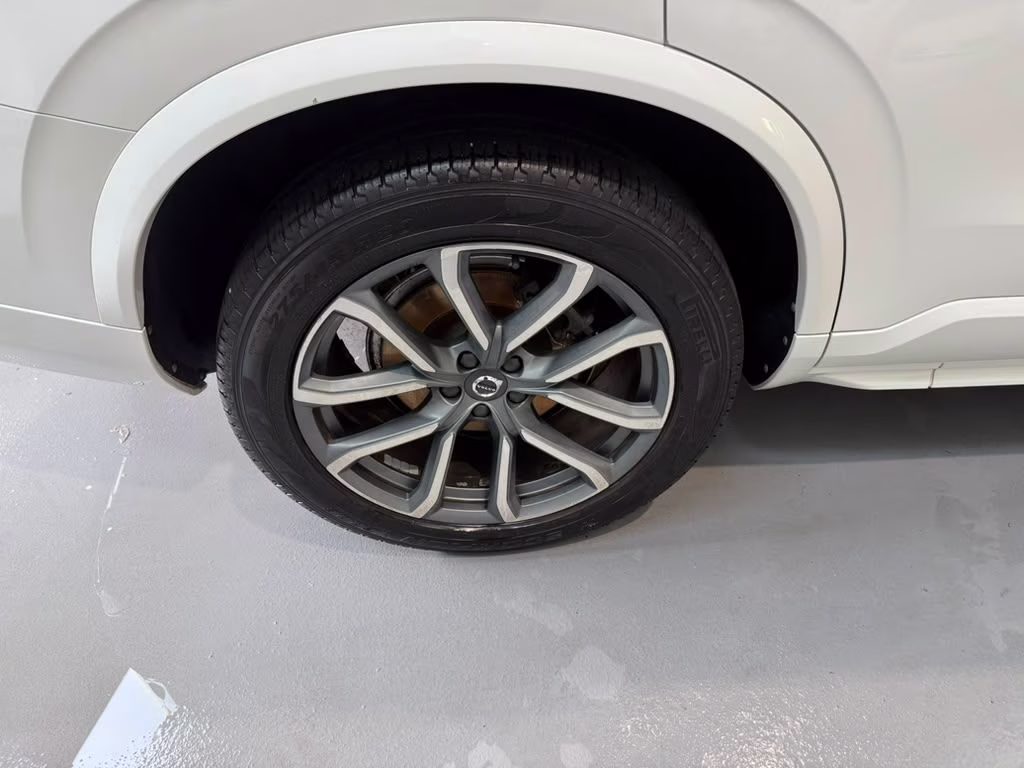 2017 Ice White Volvo XC90 T6 Momentum AWD SUV