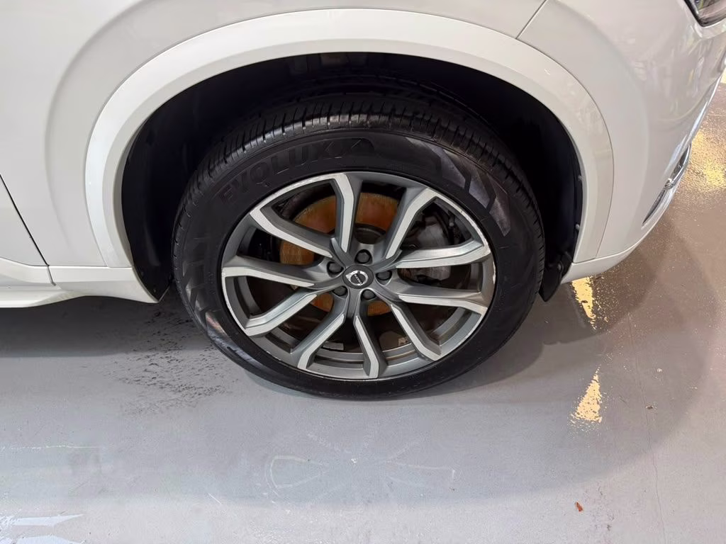 2017 Ice White Volvo XC90 T6 Momentum AWD SUV
