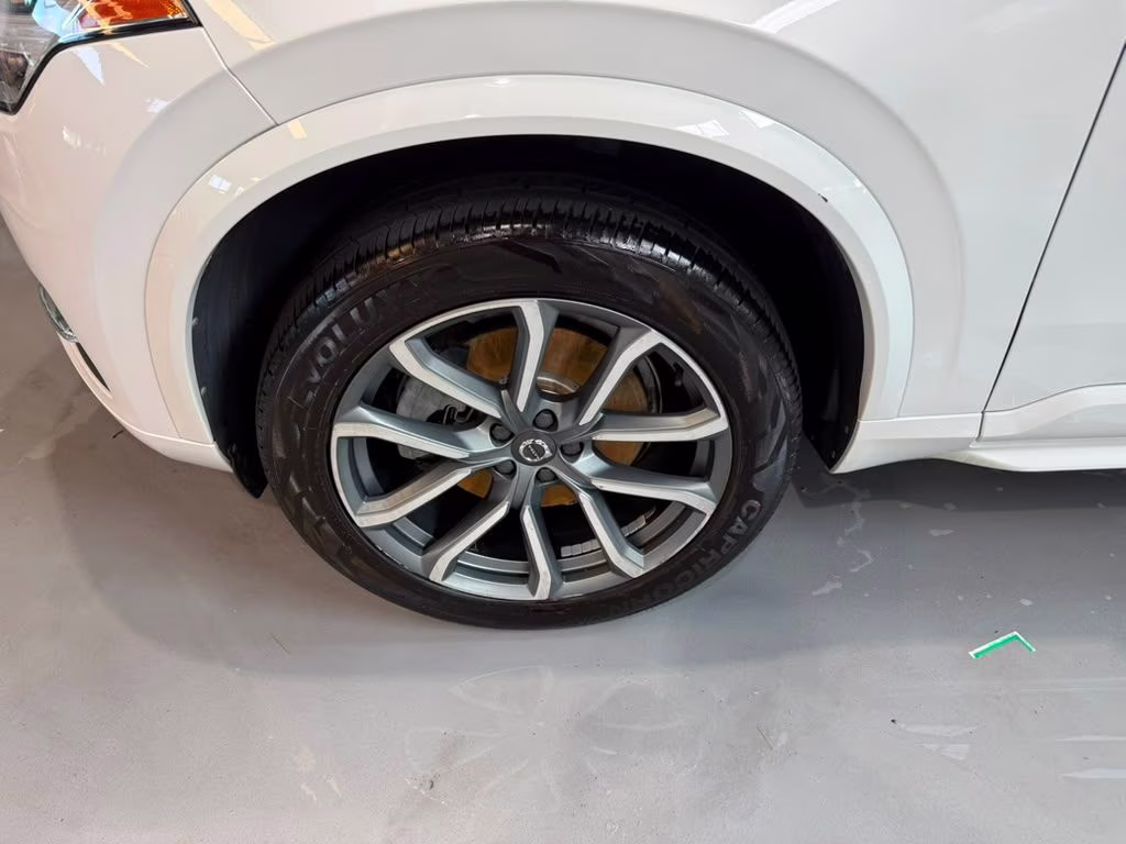 2017 Ice White Volvo XC90 T6 Momentum AWD SUV