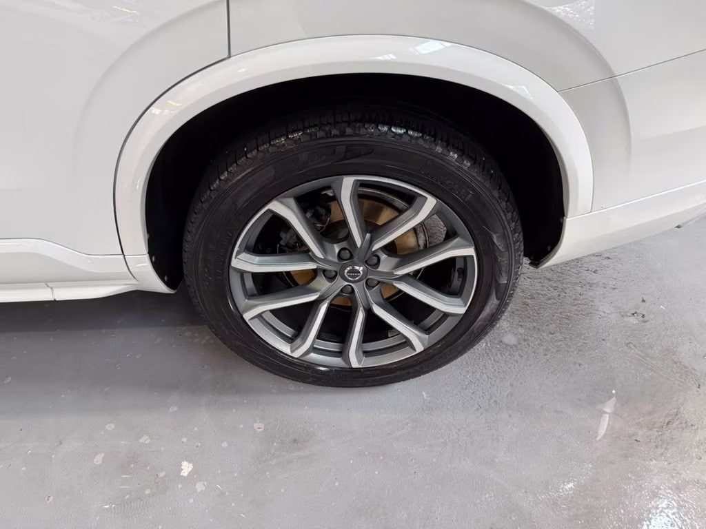 2017 Ice White Volvo XC90 T6 Momentum AWD SUV