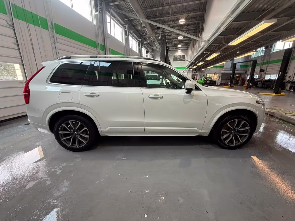 2017 Ice White Volvo XC90 T6 Momentum AWD SUV