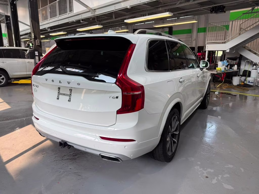 2017 Ice White Volvo XC90 T6 Momentum AWD SUV