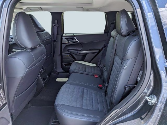 2026 Graphite Gray Mitsubishi Outlander SE FWD SUV