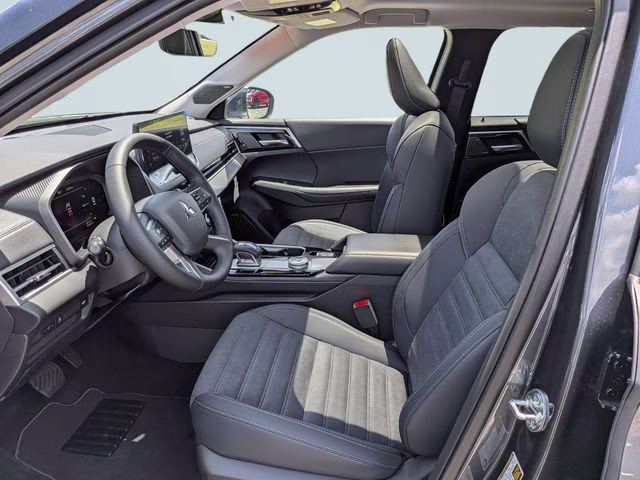 2026 Graphite Gray Mitsubishi Outlander SE FWD SUV