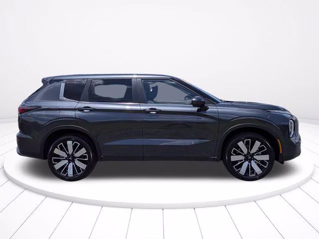 2026 Graphite Gray Mitsubishi Outlander SE FWD SUV