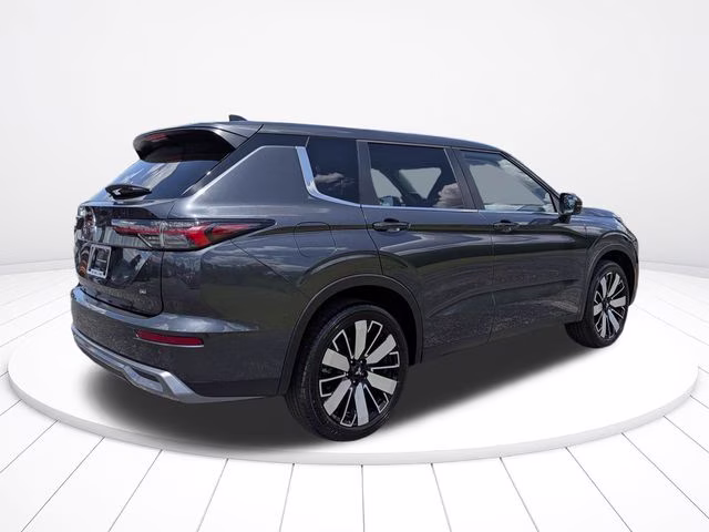 2026 Graphite Gray Mitsubishi Outlander SE FWD SUV