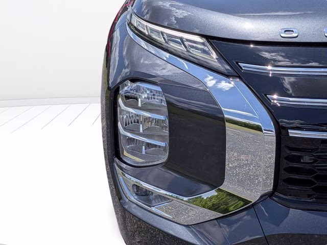 2026 Graphite Gray Mitsubishi Outlander SE FWD SUV