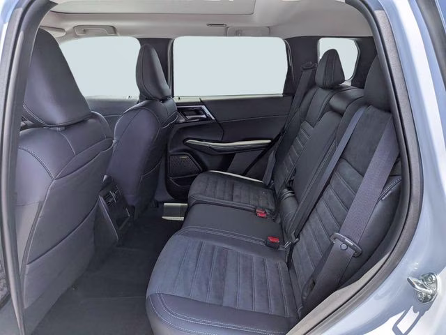 2026 White Diamond Mitsubishi Outlander SE FWD SUV