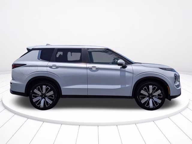 2026 White Diamond Mitsubishi Outlander SE FWD SUV