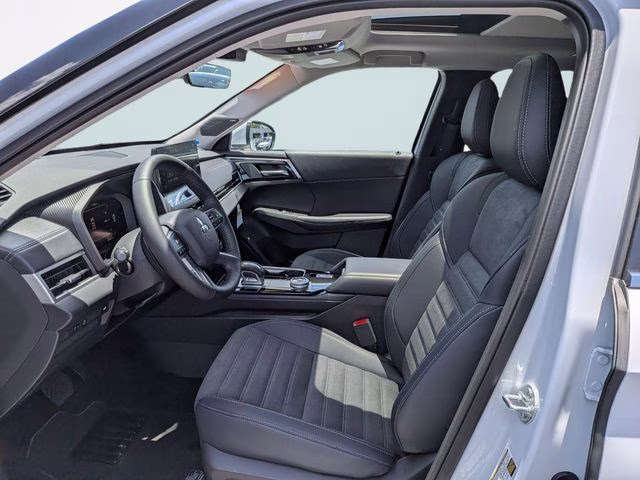 2026 White Diamond Mitsubishi Outlander SE FWD SUV