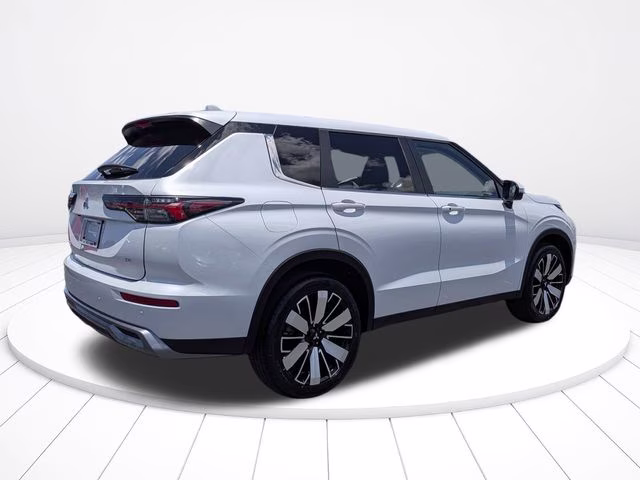2026 White Diamond Mitsubishi Outlander SE FWD SUV