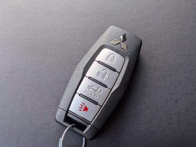 2026 White Diamond Mitsubishi Outlander SE FWD SUV