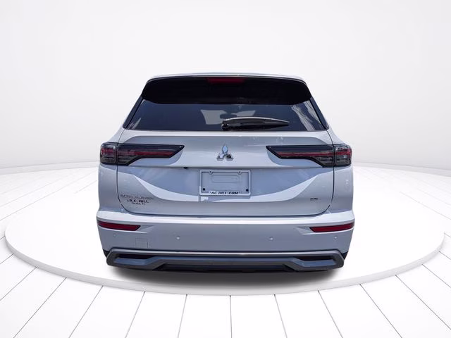 2026 White Diamond Mitsubishi Outlander SE FWD SUV