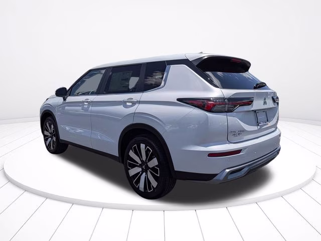 2026 White Diamond Mitsubishi Outlander SE FWD SUV