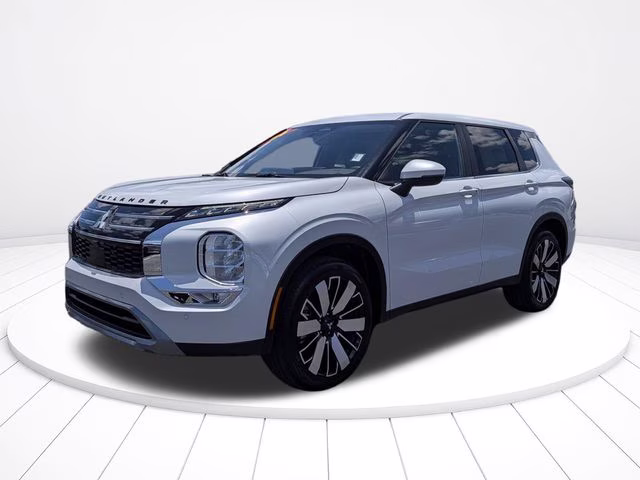 2026 White Diamond Mitsubishi Outlander SE FWD SUV