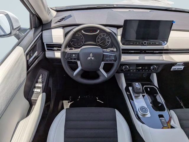 2026 White Diamond Mitsubishi Outlander SE FWD SUV