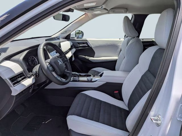 2026 White Diamond Mitsubishi Outlander SE FWD SUV