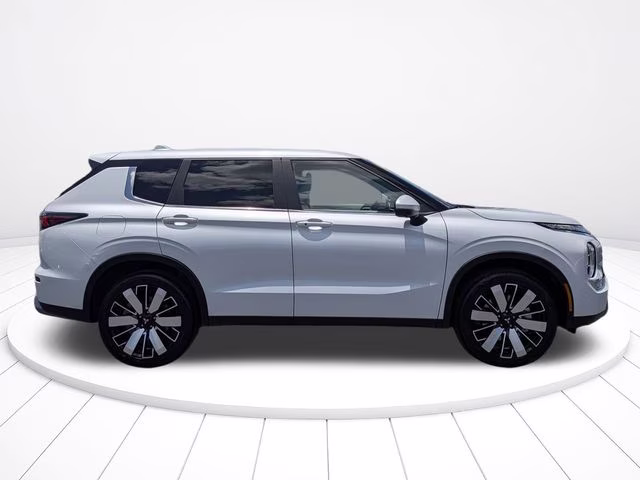 2026 White Diamond Mitsubishi Outlander SE FWD SUV