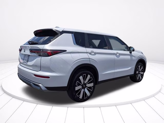 2026 White Diamond Mitsubishi Outlander SE FWD SUV