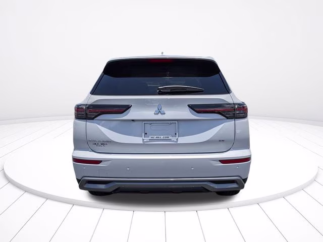 2026 White Diamond Mitsubishi Outlander SE FWD SUV
