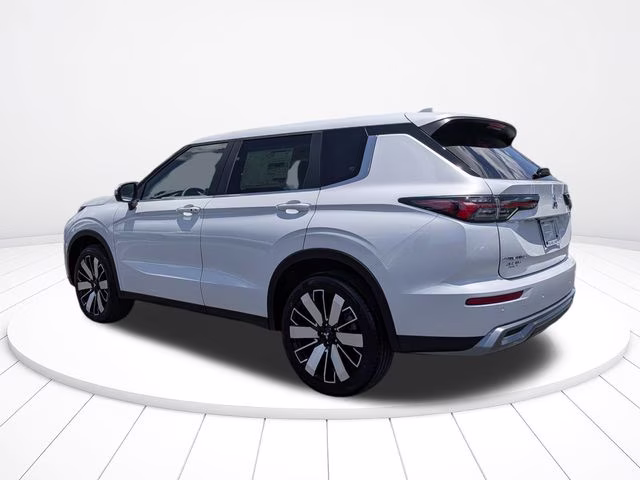 2026 White Diamond Mitsubishi Outlander SE FWD SUV