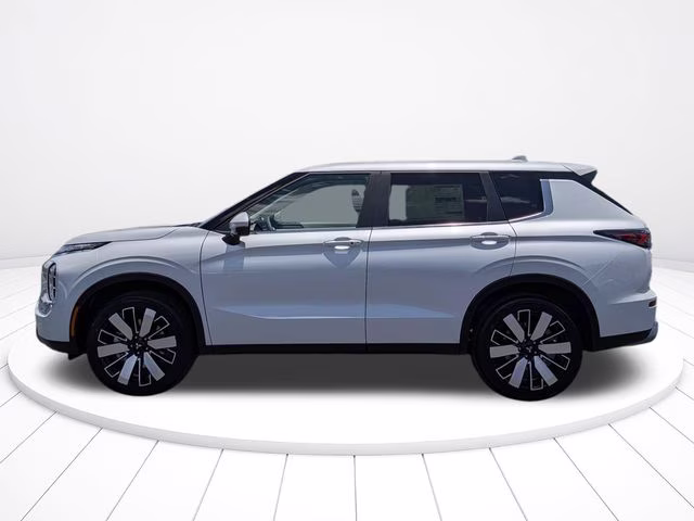 2026 White Diamond Mitsubishi Outlander SE FWD SUV