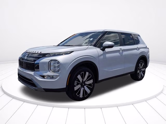 2026 White Diamond Mitsubishi Outlander SE FWD SUV