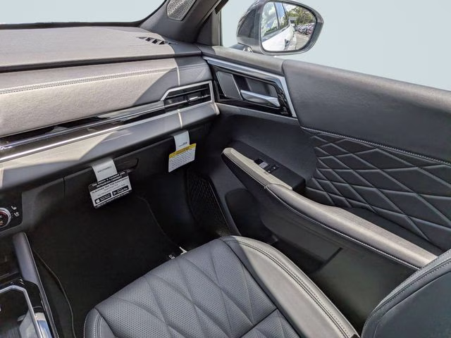 2026 White Diamond/Black Roof Mitsubishi Outlander Black Edition FWD SUV