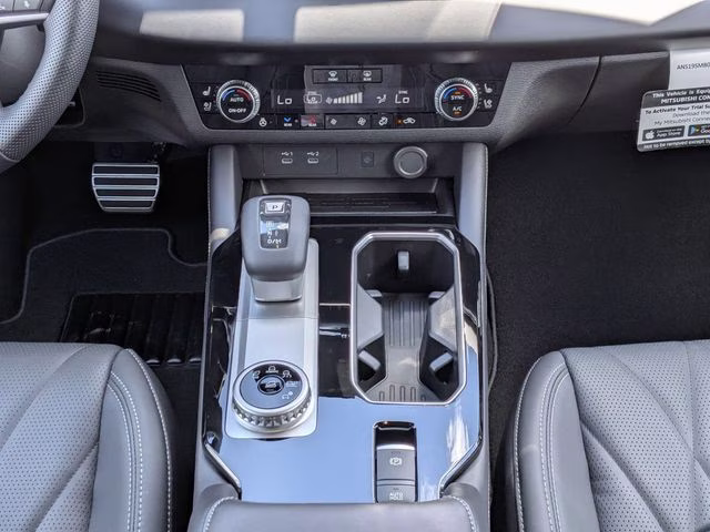 2026 White Diamond/Black Roof Mitsubishi Outlander Black Edition FWD SUV
